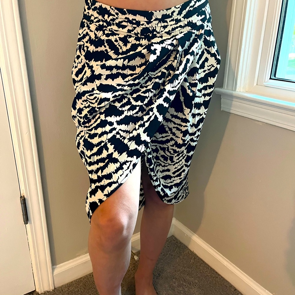 FOREVER 21 Split Front Hem Skirt SZ M